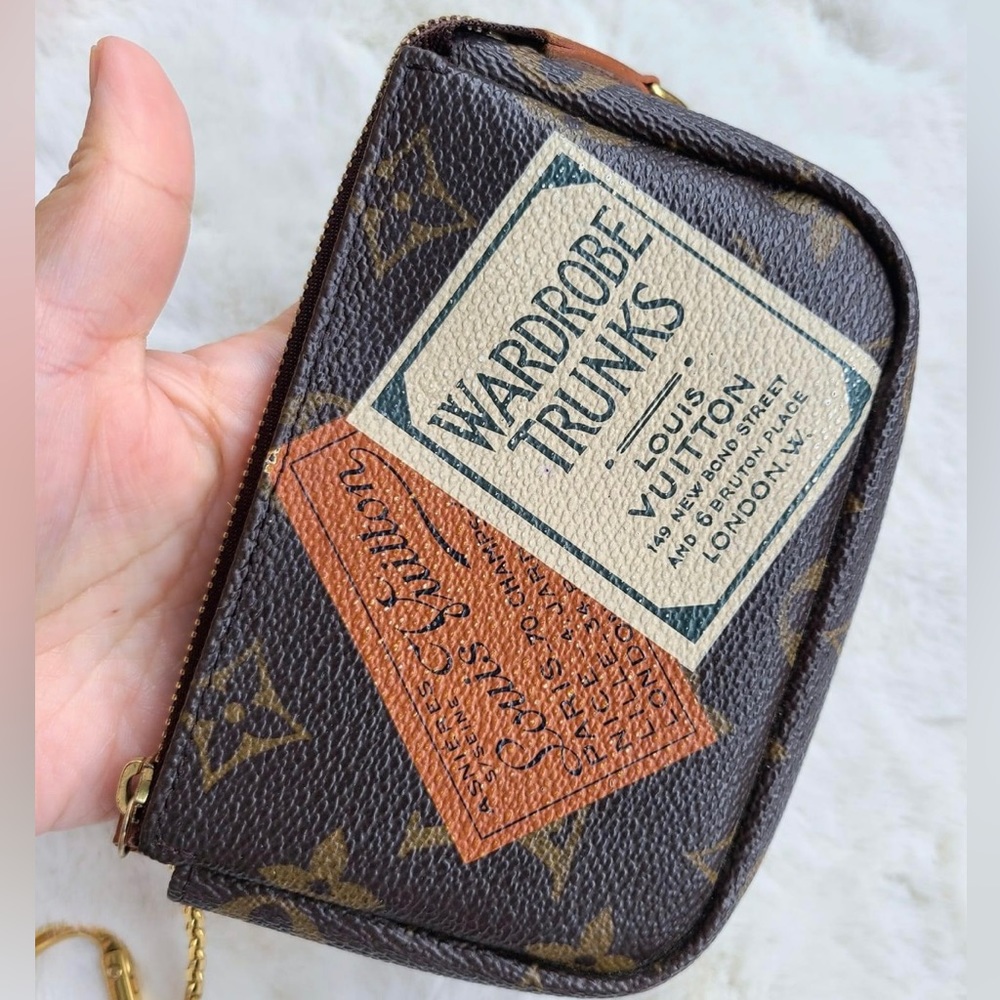 Louis Vuitton Trunks pochette cles key holder